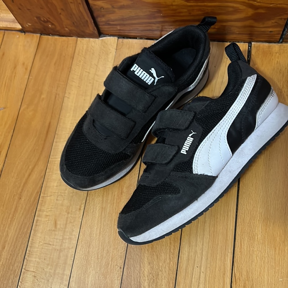 Puma kids black and white sneakers, great condition